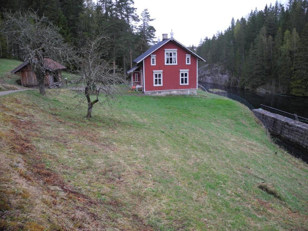 Отель Vrangfoss Slusevokterbolig Funnemark Экстерьер фото
